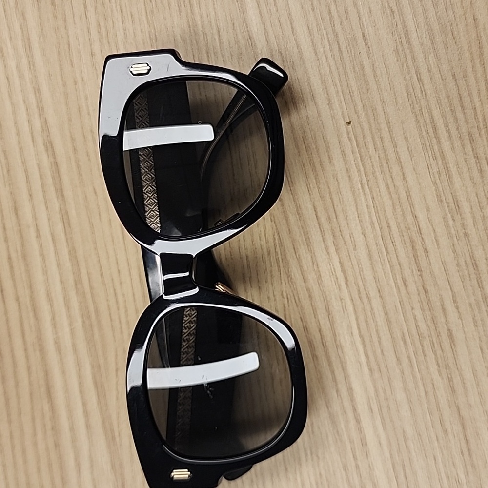 Fendi 52mm Black Unisex Sunglasses, Authenticity Card, Cleaning Cloth And Case